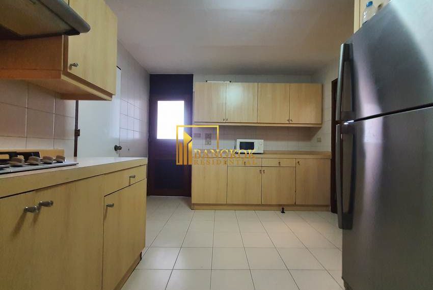 pet friendly 3 bed condo for rent President Park 13003 image-07