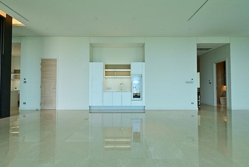 Spacious 4 Bedroom Luxury Condo For Rent Sindhorn Residence 15016 Image-02