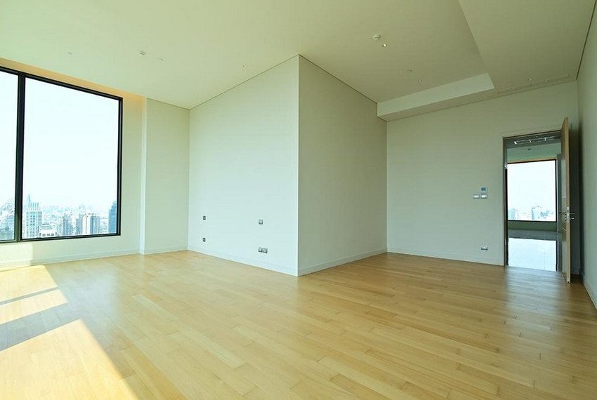 Spacious 4 Bedroom Luxury Condo For Rent Sindhorn Residence 15016 Image-12
